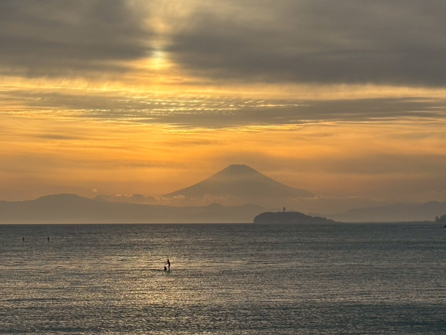 從逗子海邊望向富士山與江之島