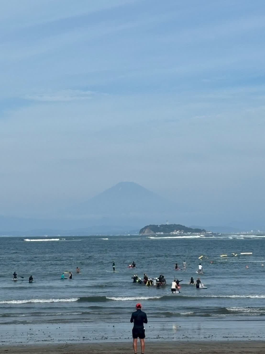 從逗子海邊望向富士山與江之島